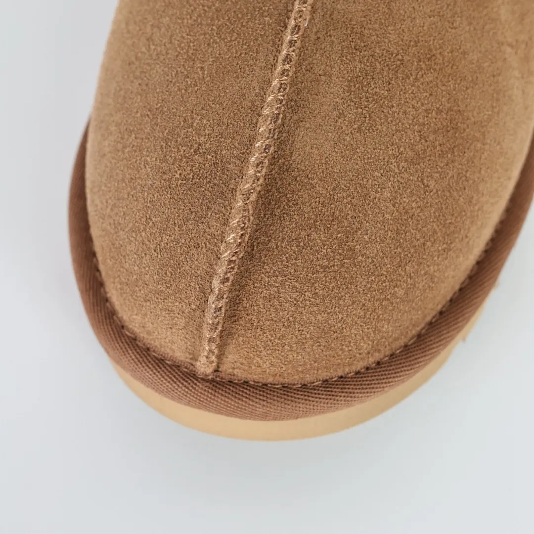 Copy price 💰540 Core recommendation Good price 5cm thick sole, independently developed original outsole, cashmere insole, keeping warm in winter, suitable for home use. In the new year, uug launched a style series, which is partially geared towards the preferences of young consumers. It has also moved to the forefront of fashion trends. Shoe body material, water-repellent coated suede upper, 17 mm UGGPURE™ implanted wool insole, lightweight non-slip and comfortable rubber outsole, with brand LOGO and trademark, with full package Size: 35 36 37 38 39 40 41 42 43 44 45